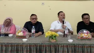 Anggota DPRD Jabar Muhammad Jaenudin didampingi Ketua DPC PDI Perjuangan Kota Sukabumi saat pengawasan penyelenggaraan pemerintahan di Kelurahan Sindangpalay, Senin (8/6/2026) | Foto : Tim Adc