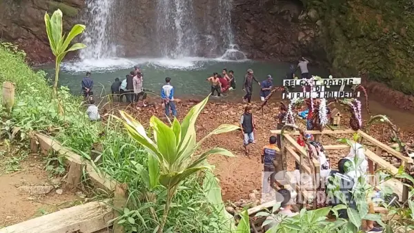 Proses pencarian remaja tenggelam di kawasan wisata Curug Tiga Perkebunan Jayanegara, Kabandungan Sukabumi. (Sumber Foto: Istimewa)