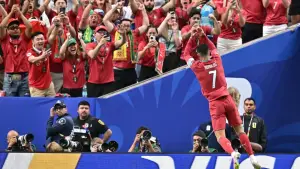 Seleberasi Cristiano Ronaldo setelah berhasil mencetak gol ke gawang Uzbekistan. (Sumber: web/en.as.com)
