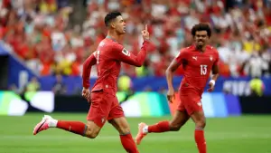 Selebrasi Cristiano Ronaldo setelah mencetak gol ke gawang Uzbekistan. (Sumber: web/en.as.com)