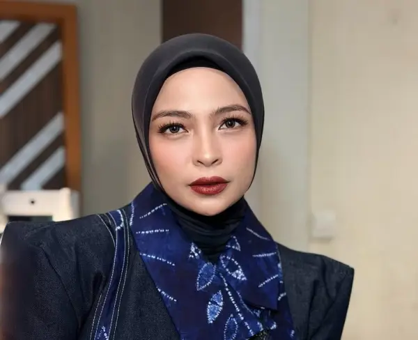 Tantri Kotak Mengaku Ditipu Teman Sendiri, Kerugian Para Korban Capai Rp10 Miliar (Sumber : Instagram/@tantrisyalindri)