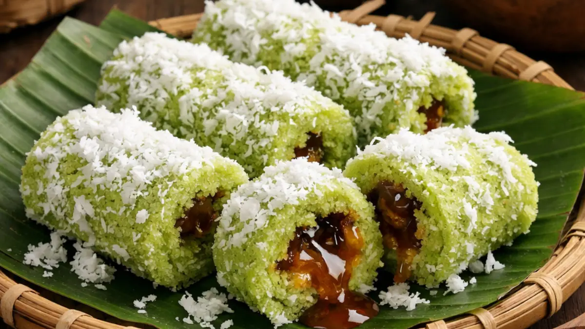Bahaya untuk Makanan: Tukang Kue Putu Pakai Pipa Paralon Jangan Dibeli!