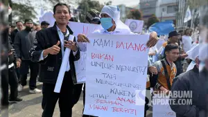 Aksi massa liansi Masyarakat Peduli Makan Bergizi Gratis (MBG) Se-Sukabumi Raya. (Sumber : SU/Turangga Anom).