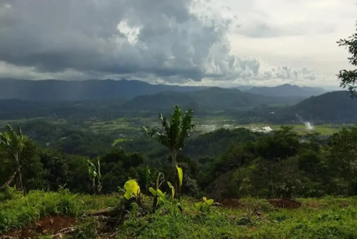 Pemandangan dari atas Bukit Karikil Sukabumi