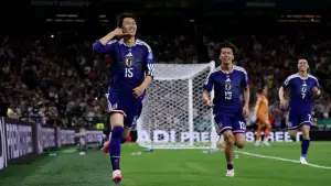 Selebrasi Daichi Kamada setelah berhasil mencetak gol untuk Jepang ke gawang Tunisia. (Sumber: web/espn.com)