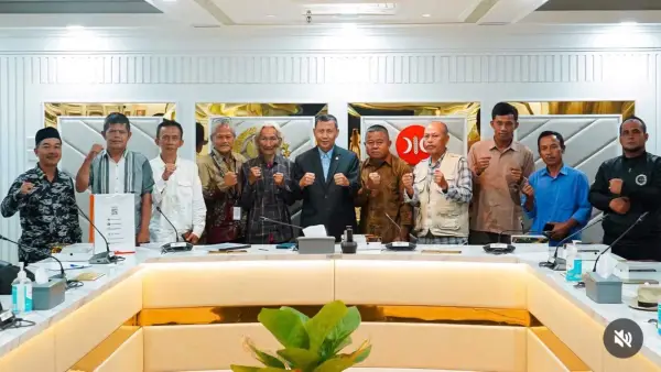 Anggota Komisi IV DPR RI Fraksi PKS, drh Slamet, mendengarkan langsung berbagai aspirasi masyarakat penggarap di kawasan TNGHS dalam agenda #HariAspirasiFPKSDPRRI pada Kamis (25/6/2026). (Sumber Foto: Istimewa)