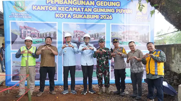 Wali Kota Sukabumi Ayep Zaki dan Wakil Wali Kota Sukabumi Bobby saat ground breaking pembangunan Kantor Kecamatan Gunung Puyuh, Kamis (25/6/2026). (Sumber : Istimewa.)