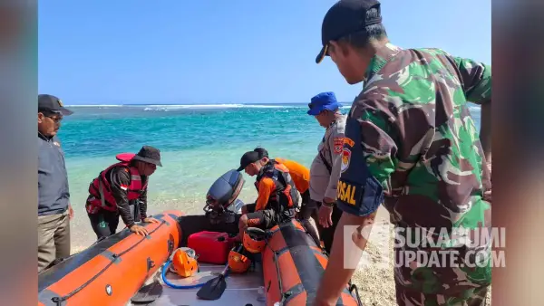 Proses pencarian Tobi korban tenggelam di Muara Cipanarikan Pantai Pasir Putih Sukabumi oleh tim SAR. (Sumber Foto: Dok. TNI AL Ujunggenteng)