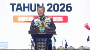 Wagub Jabar Erwan Setiawan saat membuka secara resmi PORSENITAS XIII serta Pameran Produk Unggulan Daerah KUNCI BERSAMA Tahun 2026. (Sumber Foto: Humas Jabar)