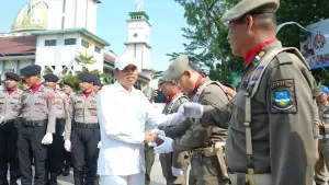 KDM dalam giat Apel Gabungan Peringatan HUT Damkar ke-107, Satpol PP ke-76, dan Satlinmas ke-64 Tingkat Provinsi Jabar Tahun 2026. (Sumber Foto: Humas Jabar)