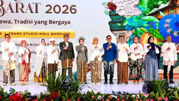 Wagub Erwan Setiawan saat membuka Pekan Kerajinan Jawa Barat (PKJB) 2026 di Trans Luxury Hotel, Kota Bandung, Jumat (26/6/2026). (Sumber Foto: Humas Jabar)