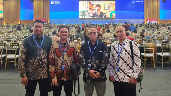 Rektor dan Guru Besar Nusa Putra University saat hadiri Sarasehan Kebangsaan KSTI 2026. (Sumber Foto: Dok. NPU)