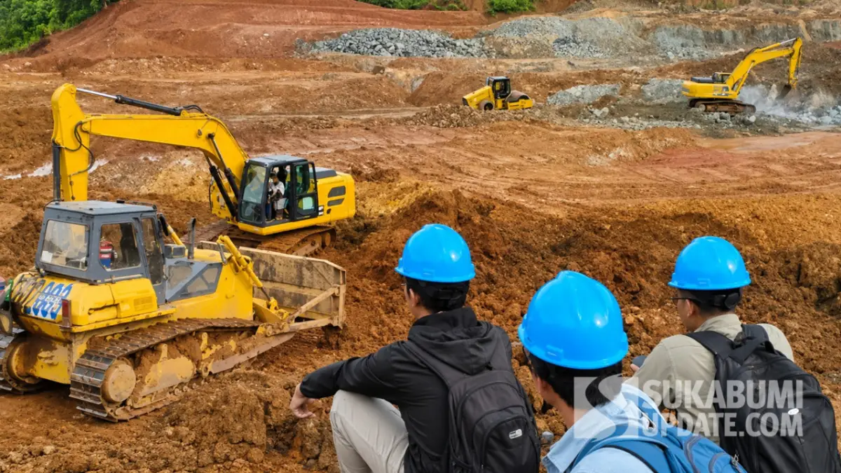 Para karyawan PT Bagas Bumi Persada (BBP) saat bekerta di tambang emas PT Wilton Wahana Indonesia | Foto : dok.karyawan