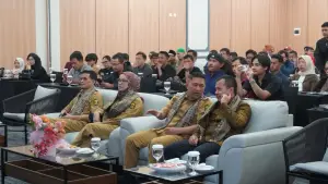 Wabup Sukabumi Andreas saat menghadiri Sosialisasi Pemberdayaan Masyarakat terkait Transformasi Digital UMKM. (Sumber : Diskominfosan Kab. Sukabumi)
