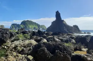 Sanghyang Sirah tempat paling barat di Pulau Jawa yang selain dikenal dengan keindahan alamnya juga terkenal dengan cerita-cerita legenda yang menyelimutinya. (Sumber : Gmaps/edwar yunizar)