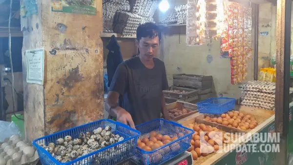 Potret pedagang telur di Pasar Semi Modern Cicurug, Kabupaten Sukabumi. Senin (29/6/2026). (Sumber: SU/Ibnu Sanubari)