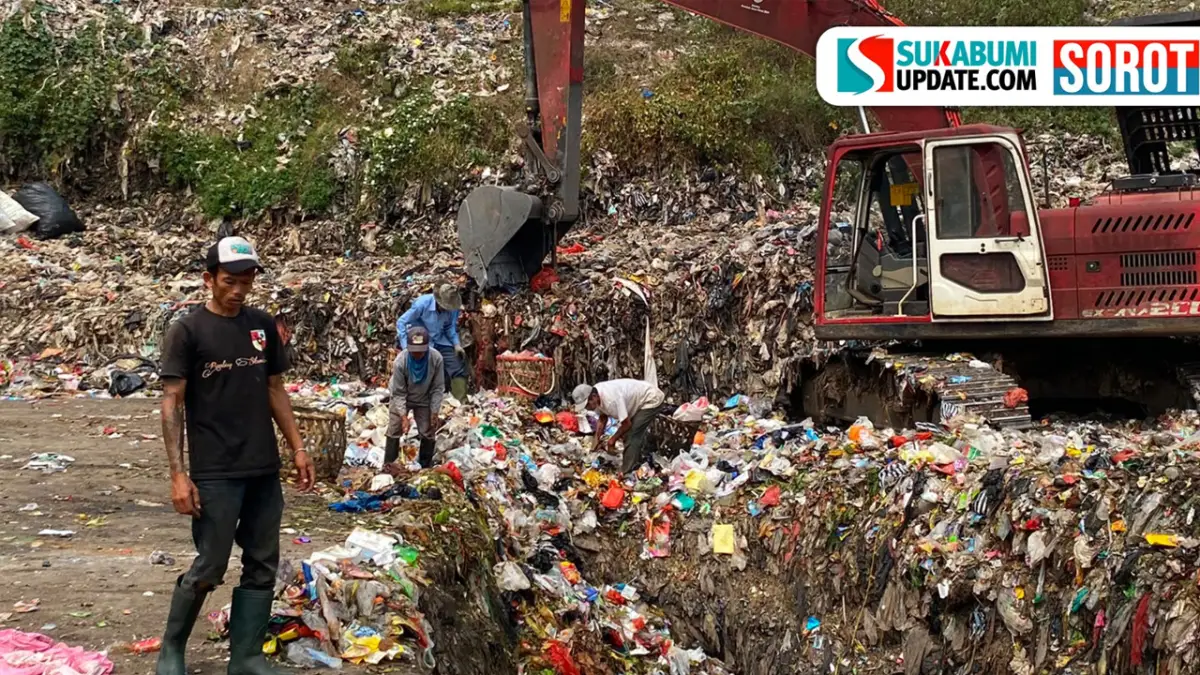 Kondisi sampah di TPA Cikundul, Lembursitu, Kota Sukabumi.