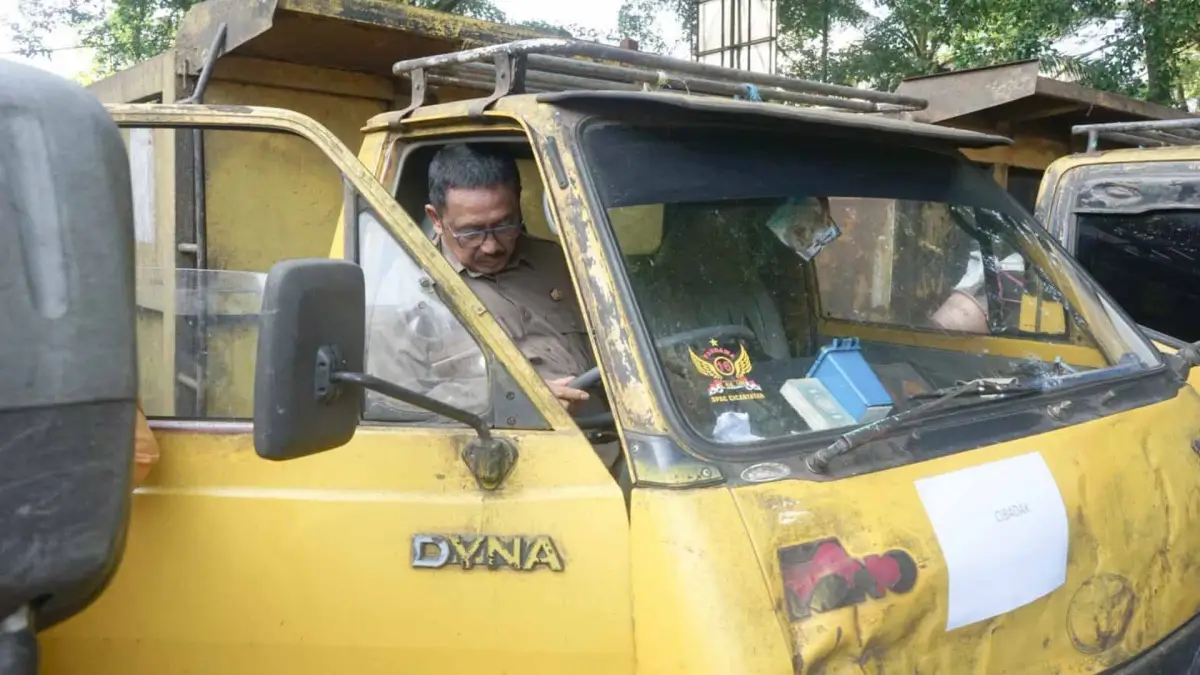 Cek Kondisi Truk Sampah, Bupati Asjap Pastikan Peremajaan Armada Dilakukan Bertahap