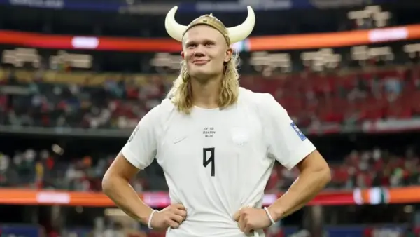 Selebrasi Erling Haaland setelah berhasil menjadi penentu kemenangan Norwegia atas Pantai GAding. (Sumber: web/bbc.com)