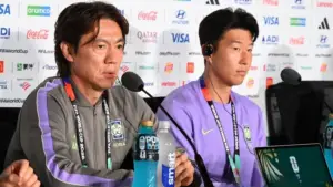 Hong Myung-bo saat melakukan sesi konferensi pers jelang pertandingan Korea Selatan (Sumber: instagram)