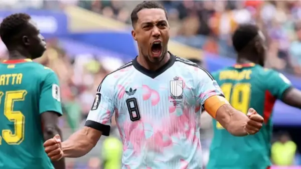 Selebrasi Youri Tielemans setelah berhasil mencetak gol ke gawang Senegal (Sumber: web/bbc.com)