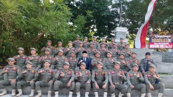 Personel Satpol PP Kabupaten Sukabumi saat Peringatan Hari Bhayangkara ke - 80 di Lapang Cangehgar, Palabuhanratu | Foto : dok.polpp