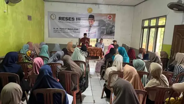 Anggota DPRD Jabar Yusuf Maulana saat melaksanakan Reses III Tahun Sidang 2025–2026 di Kampung Cimuncang, Kelurahan Surade, Kecamatan Surade, Kabupaten Sukabumi. (Sumber Foto: Istimewa)