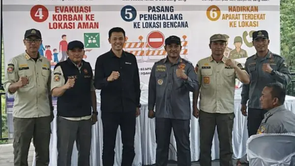 Kepala Satpol PP Provinsi Jawa Barat, Tulus Arifan, didampingi Kepala Satpol PP Kabupaten Sukabumi, Deni Yudono. Bimtek menghadirkan narasumber dari BPBD dan PMI (Sumber: satpol pp)