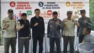 Kepala Satpol PP Provinsi Jawa Barat, Tulus Arifan, didampingi Kepala Satpol PP Kabupaten Sukabumi, Deni Yudono. Bimtek menghadirkan narasumber dari BPBD dan PMI (Sumber: satpol pp)
