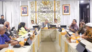 Komisi I DPRD Provinsi Jabar saat menerima audiensi Komunitas Pengkaji Pergantian Nama Provinsi Jawa Barat di ruang Komisi I DPRD Jawa Barat, Kamis (2/7/2026). (Sumber: Humas DPRD Jabar)