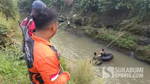 Petugas gabungan saat melakukan penyusuran bocah 5 tahun di aliran Sungai Cicatih, Parungkuda, Sukabumi, Jumat (3/6/2026). (Sumber: SU/Ibnu Sanubari)