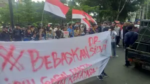 Demo mahasiswa bela dr Silvi terdakwa kasus dugaan tindak pidana penipuan dan penggelapan bisnis food tray MBG di Kota Sukabumi. Jumat (3/7/2026). (Sumber: Istimewa)