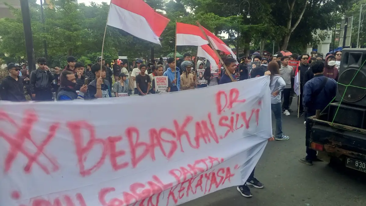 Jelang Vonis, Mahasiswa Gelar Aksi Bela dr. Silvi di Depan Kejari Kota Sukabumi