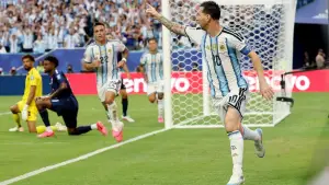 Selebrasi Lionel Messi setelah berhasil mencetak gol ke gawang Tanjung Verde (Sumber: web/reuteus.com)