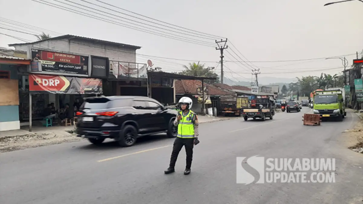 Urai Kepadatan Libur Akhir Pekan, Polisi Lakukan Rekayasa Lalin di Jalur Wisata Sukabumi