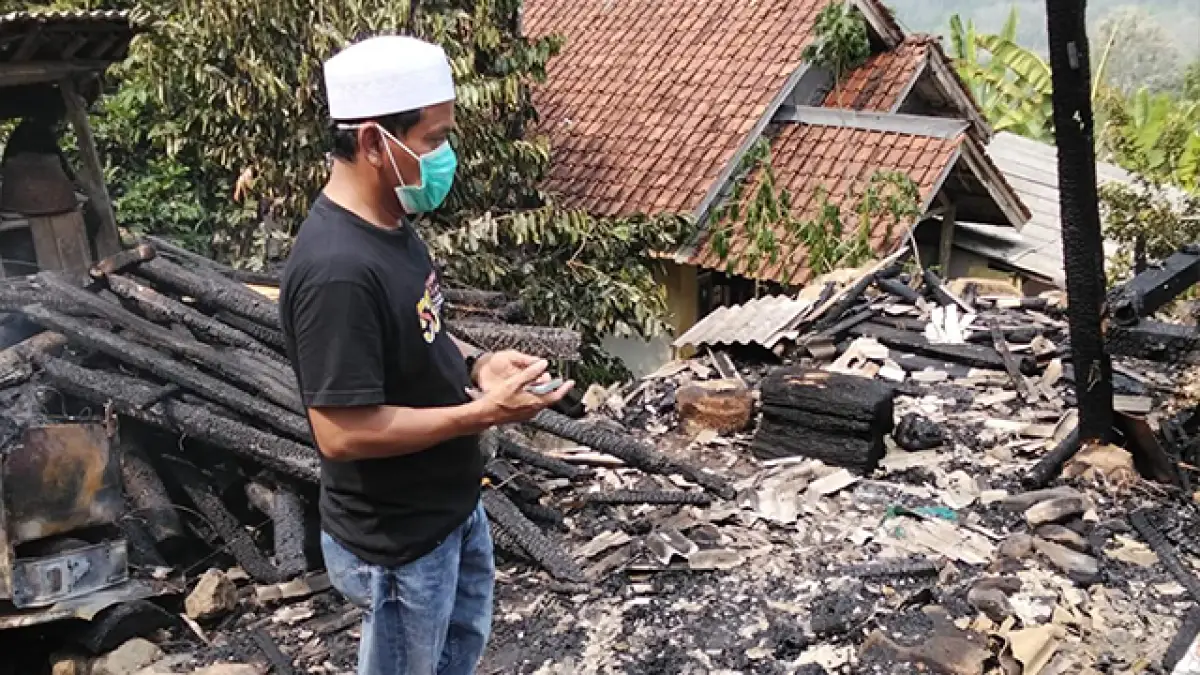 Junajah Jajah Tinjau Lokasi Kebakaran di Cibodas, Janji Bangun Rumah Korban Secara Gotong Royong