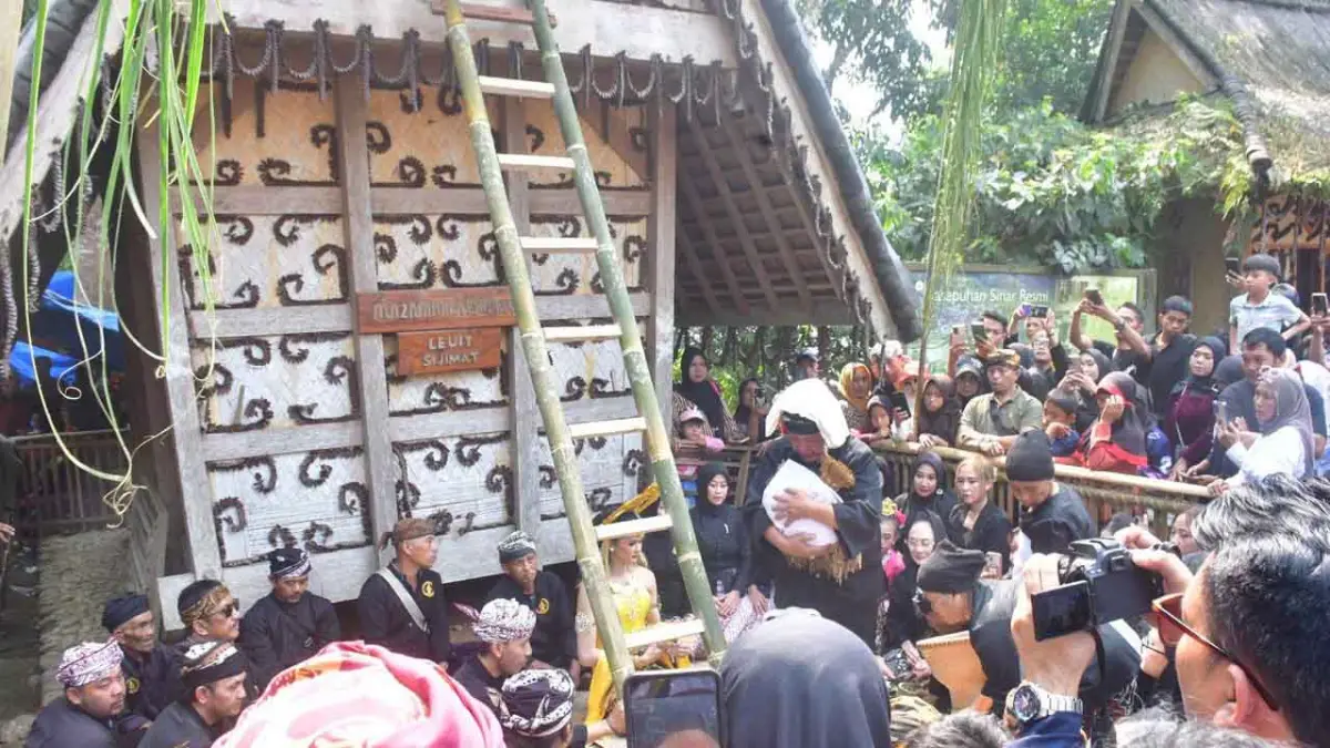 Seren Taun ke-447 Kasepuhan Sinar Resmi, Bupati Sukabumi Sebut Tradisi Ini Benteng Ketahanan Pangan