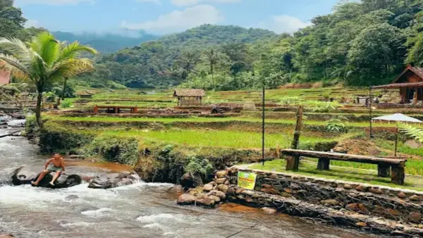 Puteri River Inn, destinasi wisata dan bersantai keluarga yang ada di Sumedang, Jawa Barat. (Sumber : Gmaps/Novi zha)