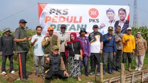 PKS Sukabumi peduli petani. (Sumber: dok PKS)