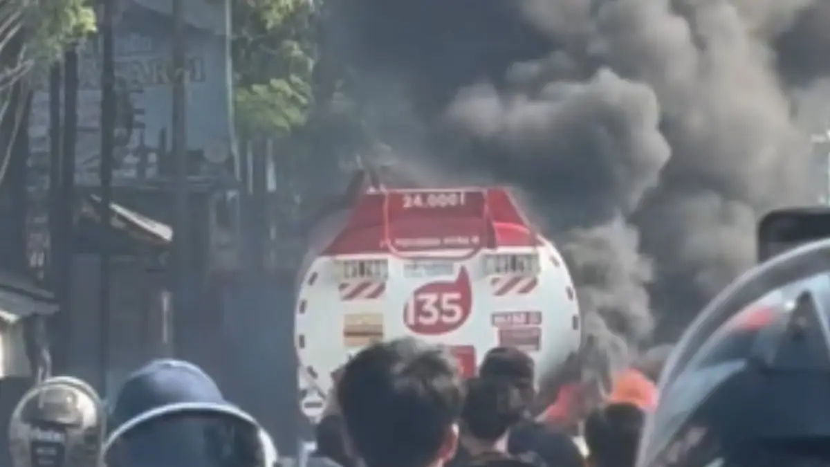 Truk Tangki BBM Pertamina Terbakar di Jalan Raya Cianjur Sukabumi