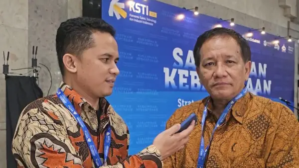 Guru Besar Nusa Putra University, Prof. Ir. Teddy Mantoro, Ph.D., SMIEEE (Sumber: dok nusa putra)
