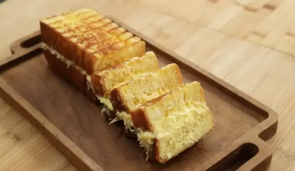 Resep Bolu Bakar Keju Premium, Hidangan Manis, Wangi, dan Lembut yang Menggoda (Sumber : Youtube | Devina Hermawan)