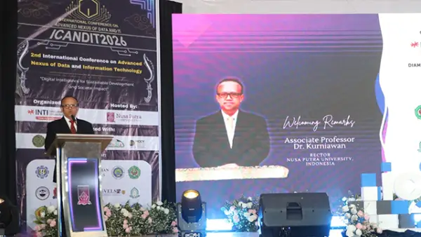 Rektor Nusa Putra University, Dr. Kurniawan, S.T., M.Si., M.M., saat membuka The 2nd International Conference on Advanced Nexus of Data and Information Technology (ICANDIT) 2026. (Sumber : Istimewa.)