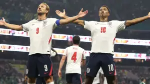 Selebrasi Jude Bellingham dan Harry Kane setelah laga Inggris menghadapi Mexico (Sumber: web/bbc.com)