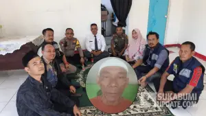 Lurah Cibadak bersama Forkopimcam Cibadak saat penyaluran bantuan ongkos pulang sebesar Rp2 juta untuk Ikoh Mudrikoh, warga Cibadak yang telantar di Nusa Tenggara Timur (NTT) | Foto : Ibnu Sanubari