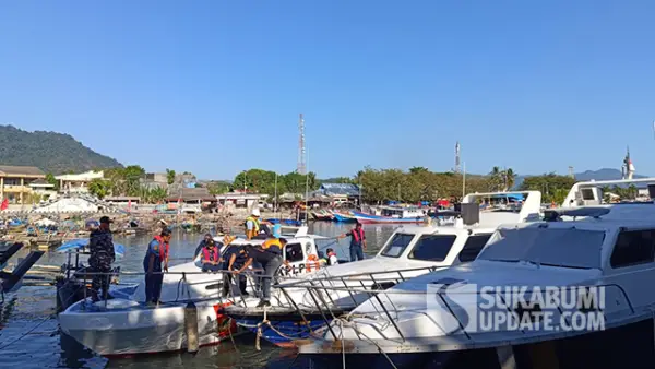 Tim gabungan bersandar di Dermaga Palabuhanratu usai melaksanakan patroli laut dalam operasi terpadu untuk mengantisipasi penyelundupan imigran ilegal. (Sumber : SU/Ilyas).