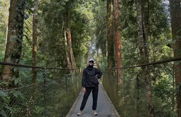 Liburan ke Sukabumi, Fanny Fabriana Nikmati Petualangan Alam Lembah Purba Bersama Keluarga (Sumber : Instagram/@fannyfabriana)