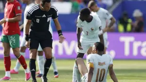 Kylian Mbappe mengalami saat mengalami keluhan di bagian engke kanannya di laga perempat final Piala Dunia 2026Prancis vs Maroko d (Sumber: web/espn.com)