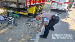 Polisi saat olah TKP kecelakaan maut di Jalur Lingkar Selatan Kota Sukabumi, Jumat (10/7/2026). Pemotor tewas usai tabrak truk parkir. (Sumber Foto: Dok. Satlantas Polres Sukabumi Kota)