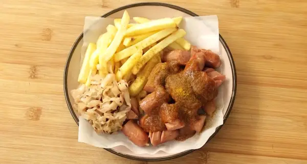 Resep Sosis Kari, Ide Camilan yang Enak dan Mudah untuk Teman Akhir Pekan (Sumber : Youtube | Devina Hermawan)